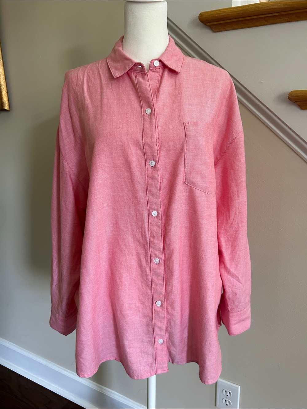 Old Navy Coral Pink Button-Down Shirt. All cotton. Size S